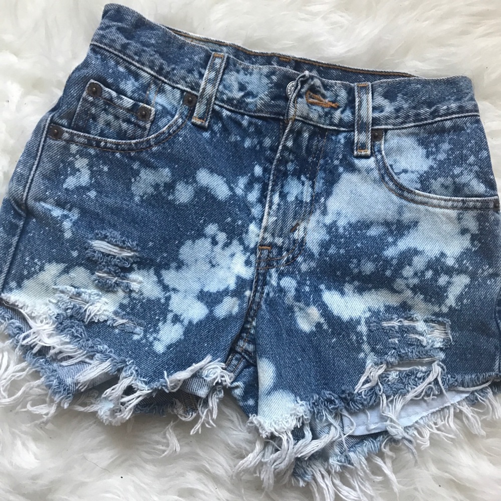 Levi’s Cut-Off Shorts